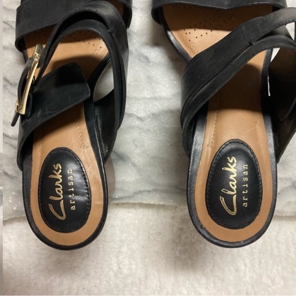 Clarks Artisan Heels Size 7 Leather Double Strap Buckle Sandals Black - Picture 4 of 11